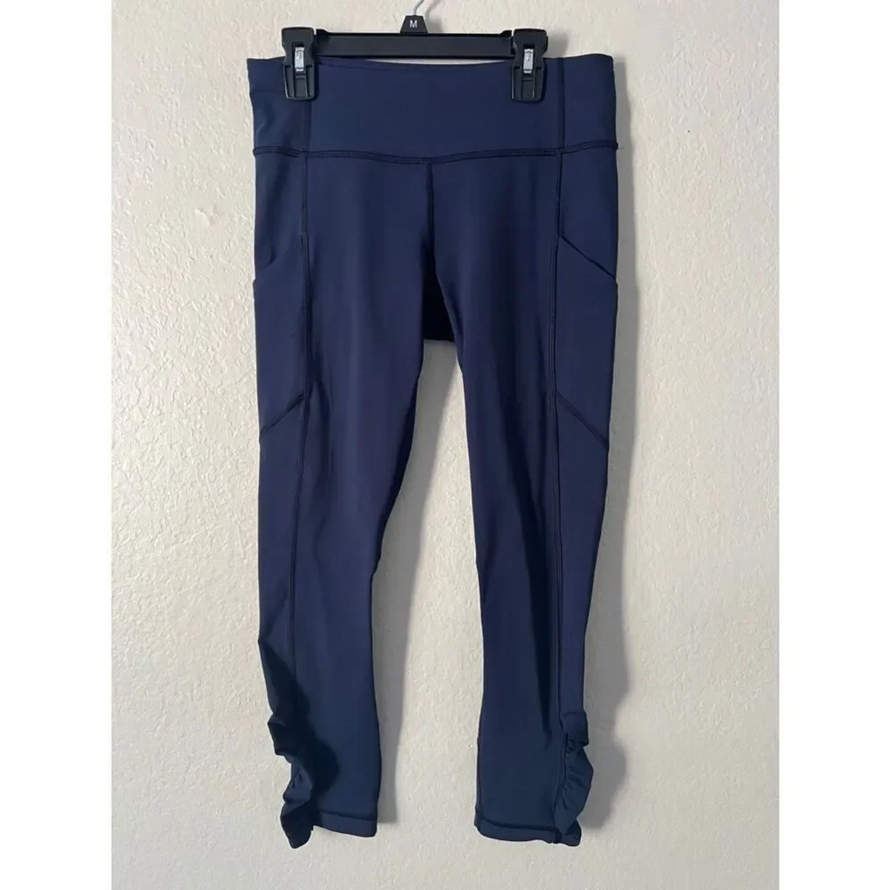 Like New! Lululemon Athletica Navy Leggings in Size 6